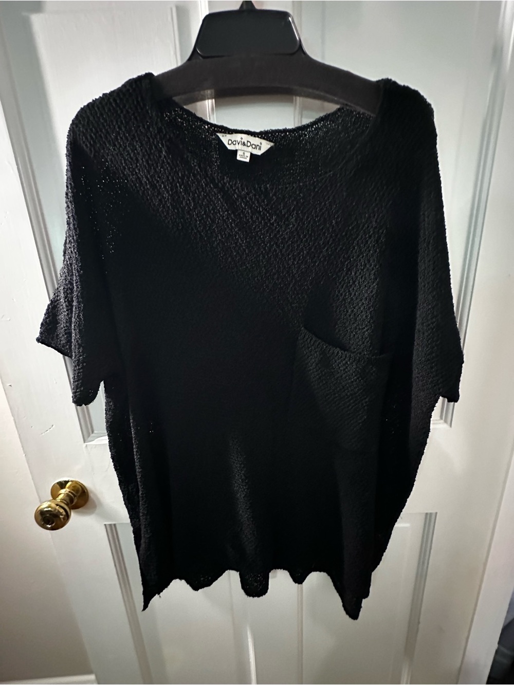 DAVI & DANI Black Short-Sleeve Textured Pocket Tee